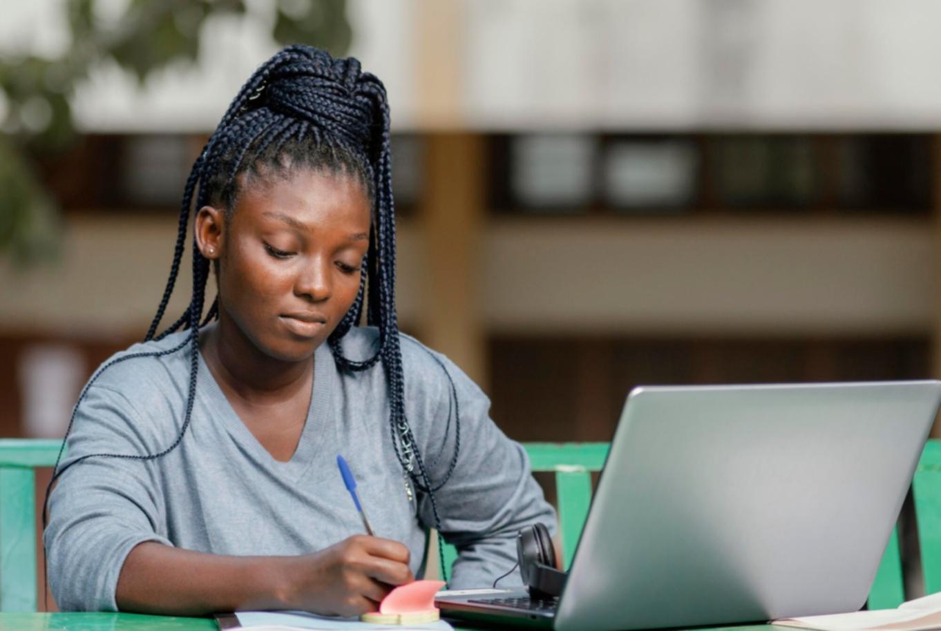 Professional video conference setup demonstrating technical requirements for online learning sessions